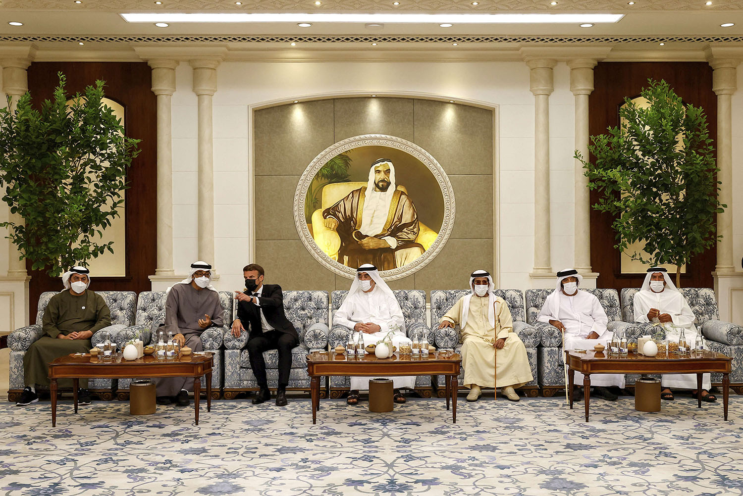 تعزية وتهنئة للشيخ محمد بتولي رئاسة الإمارات