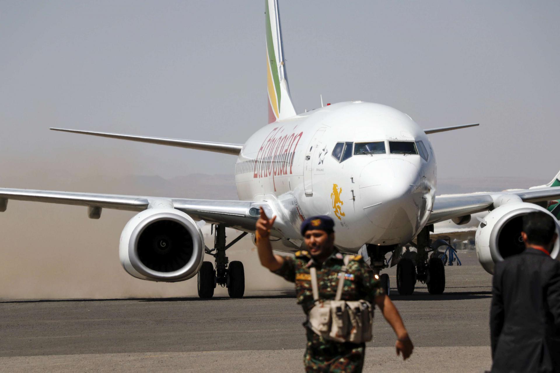 مسالة تعليق الرحلات من مطار صنعاء هدد هدنة هشة بين الحكومة اليمنية والحوثيين