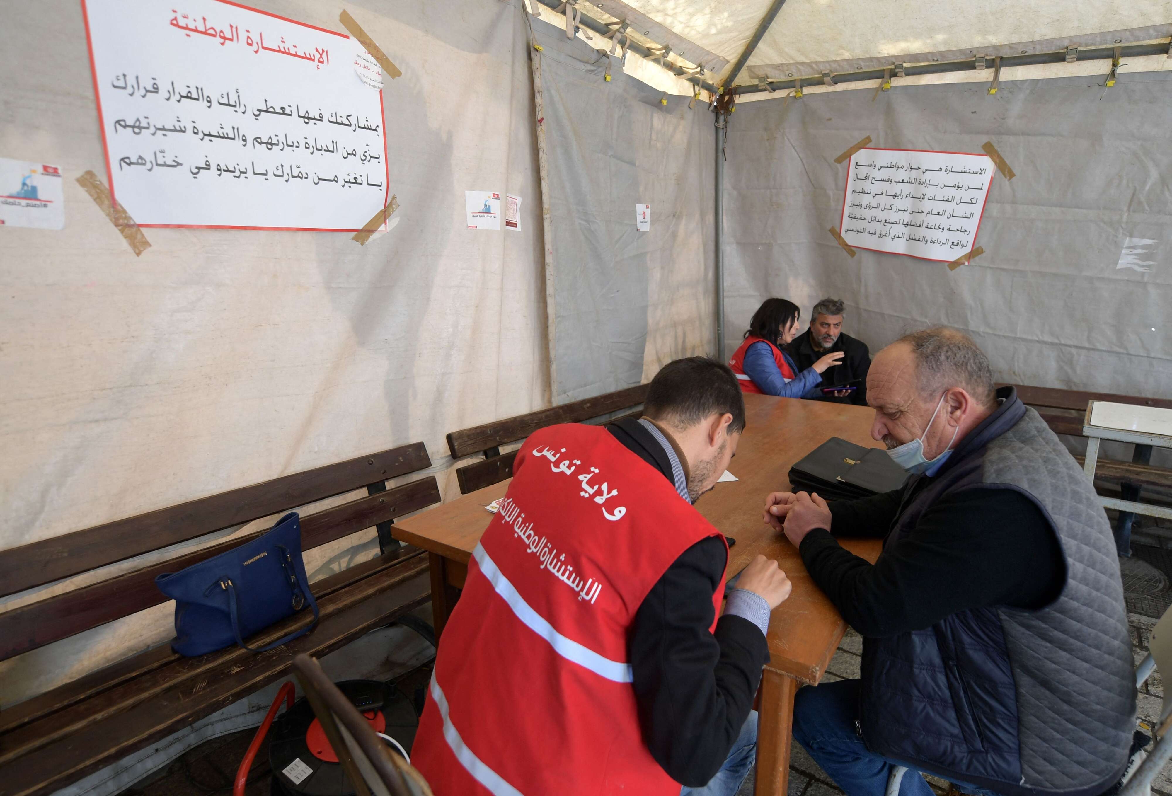 معظم التونسيين يفضلون النظام الرئاسي على البرلماني 