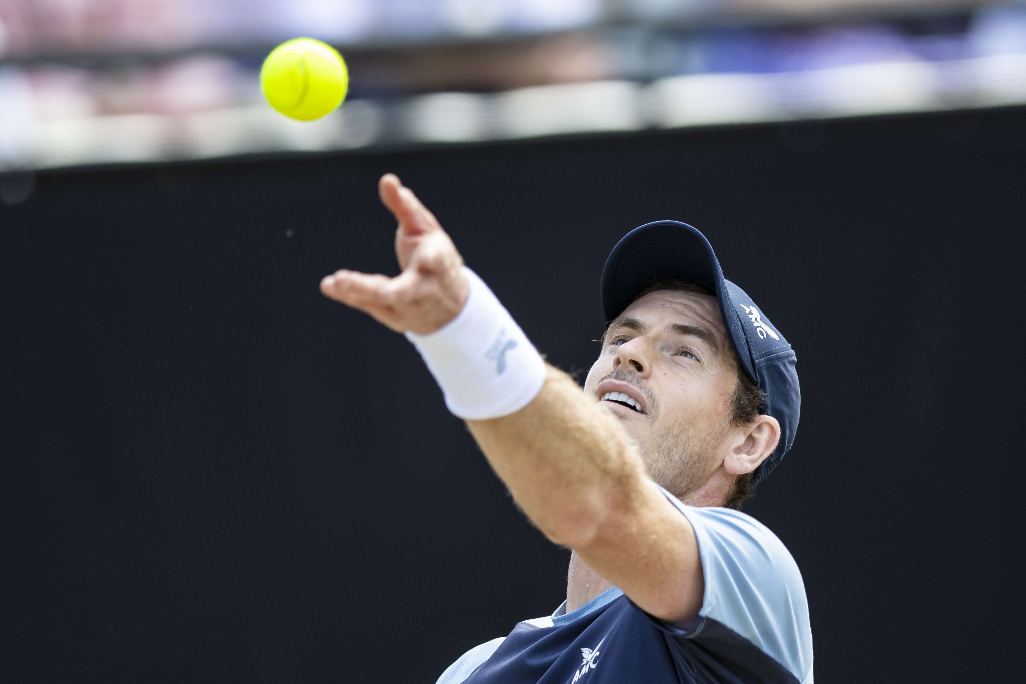 لاعب التنس البريطاني يرفع عدد انتصاراته على الملاعب العشبية الى 114 مقابل 23 هزيمة فقط