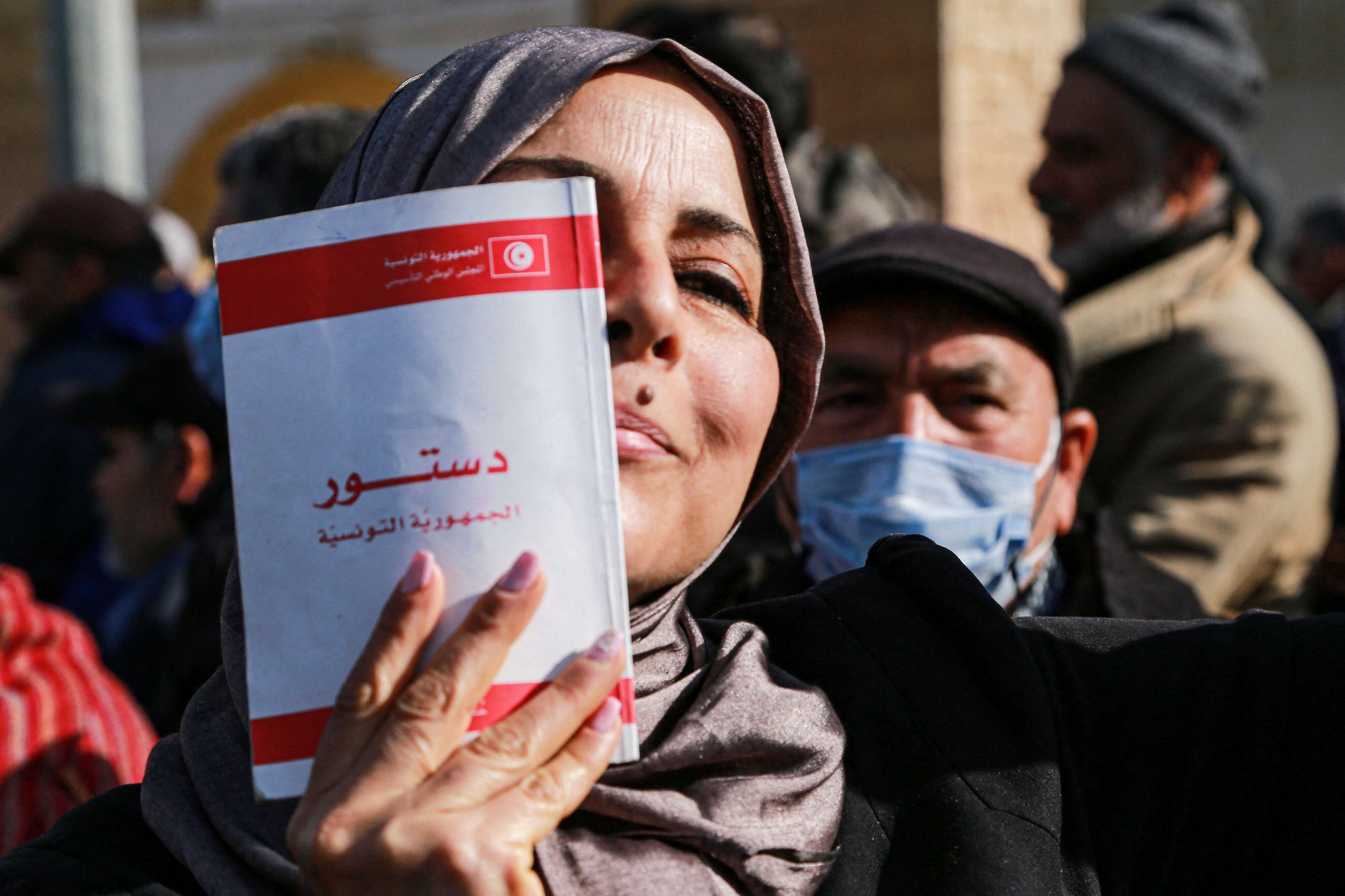 الغاء الفصل الأول من الدستور التونسي أو تعديله لا يعني الغاء الهوية الدينية للدولة