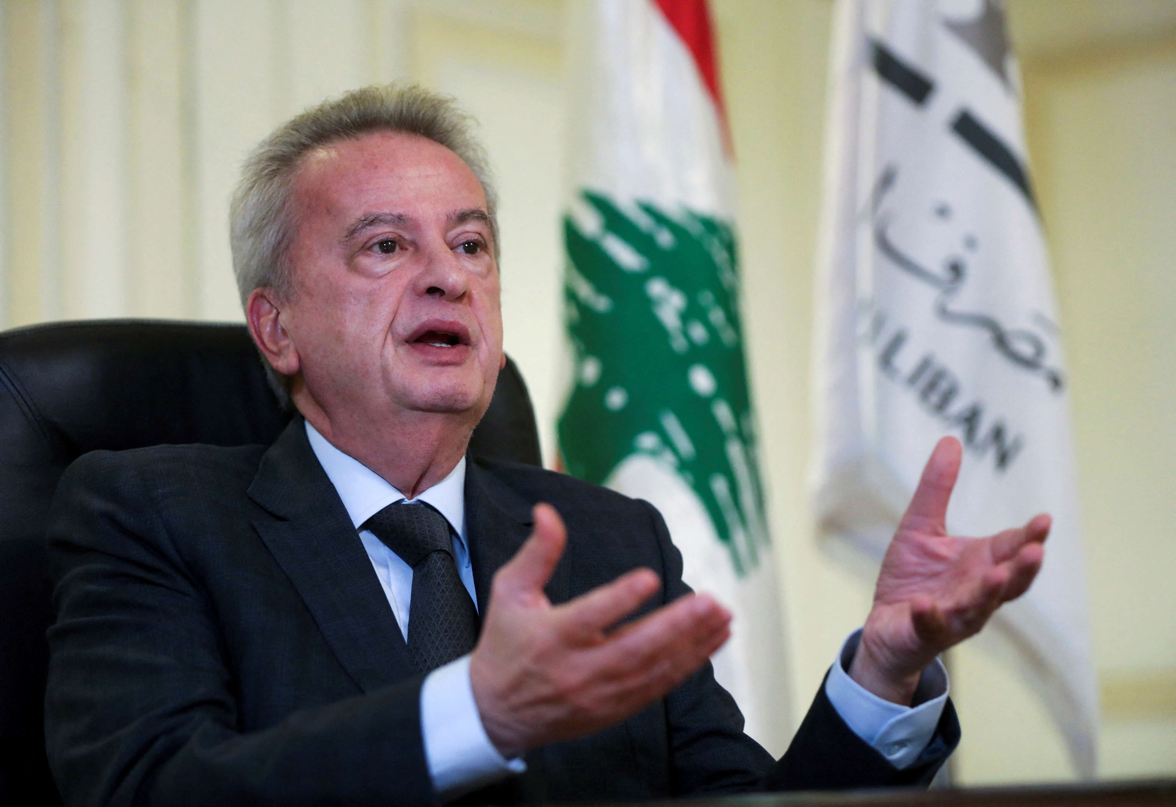 حاكم مصرف لبنان يحظى بدعم وغطاء سياسي من قوى نافذة
