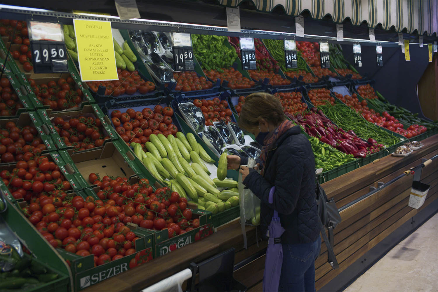 The sharpest increases in annual prices were in the transportation sector, at 107.6%, followed by food and non-alcoholic drinks prices at 91.6%