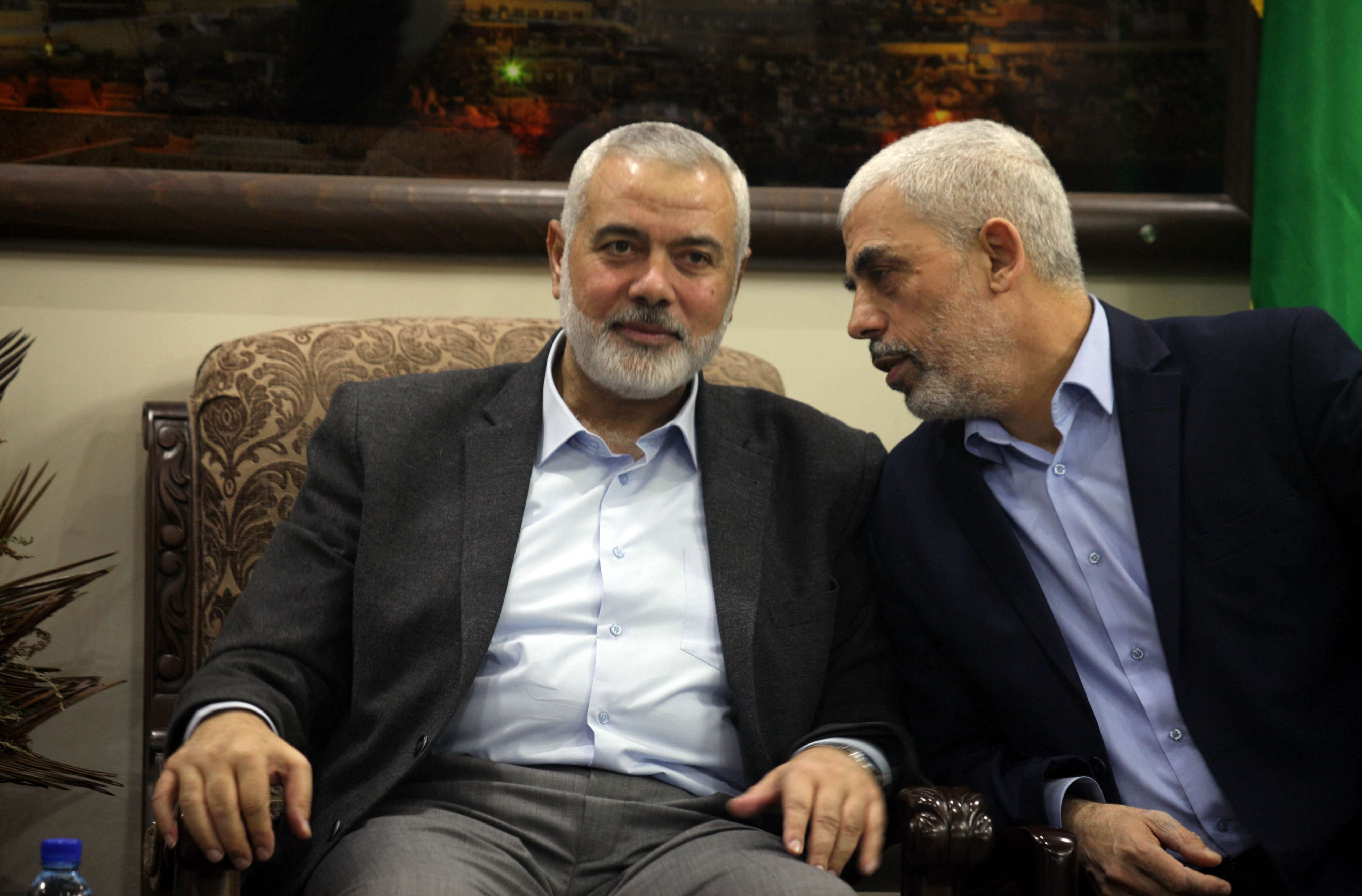 علماء مسلمون يحذرون حماس من "مفاسد عظيمة" اذا استأنفت العلاقات مع دمشق