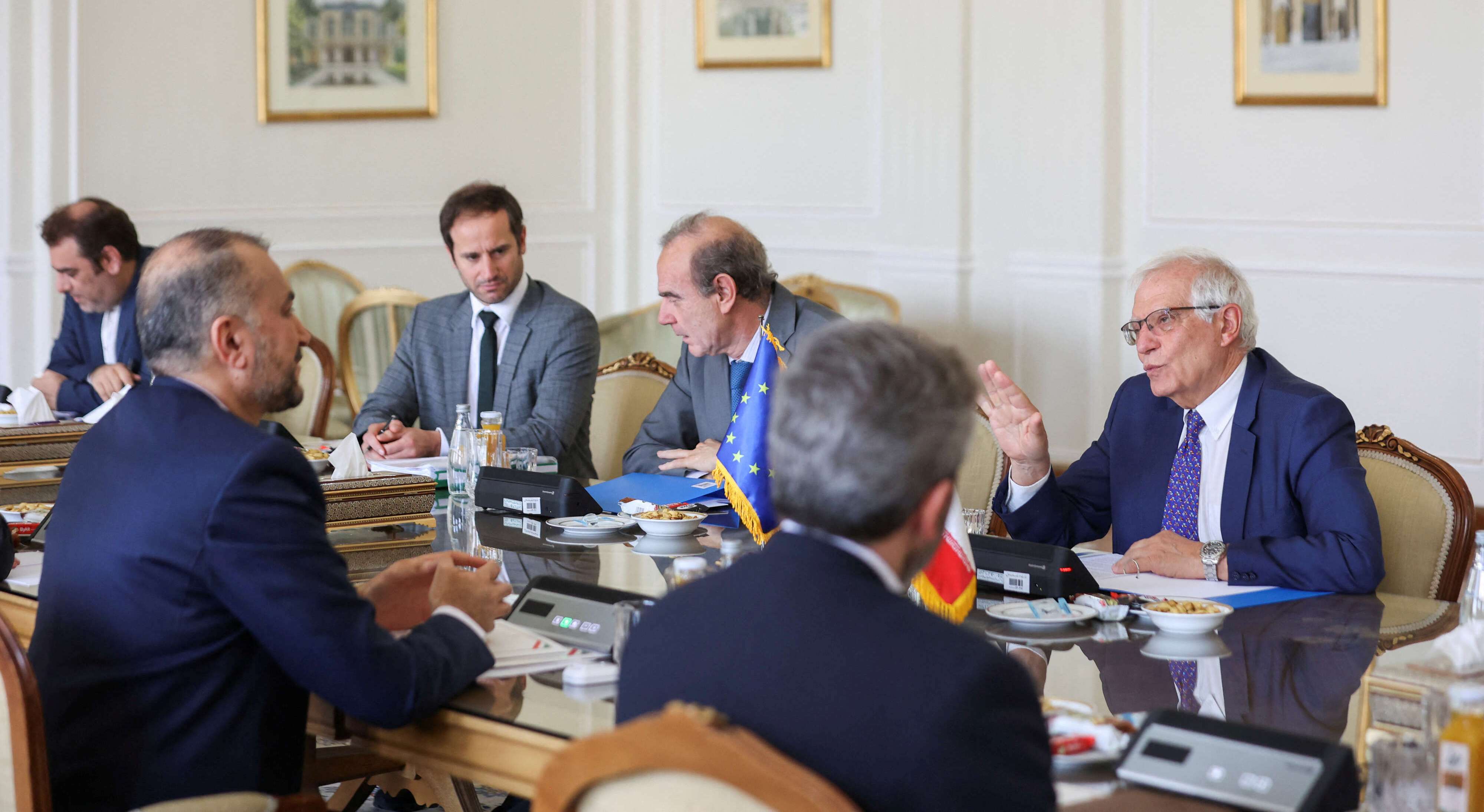 إيران توهم مفاوضيها الغربيين بأنها تتمسك باحياء الاتفاق النووي للعام 2015 بينما تسعى لكسب الوقت لا غير