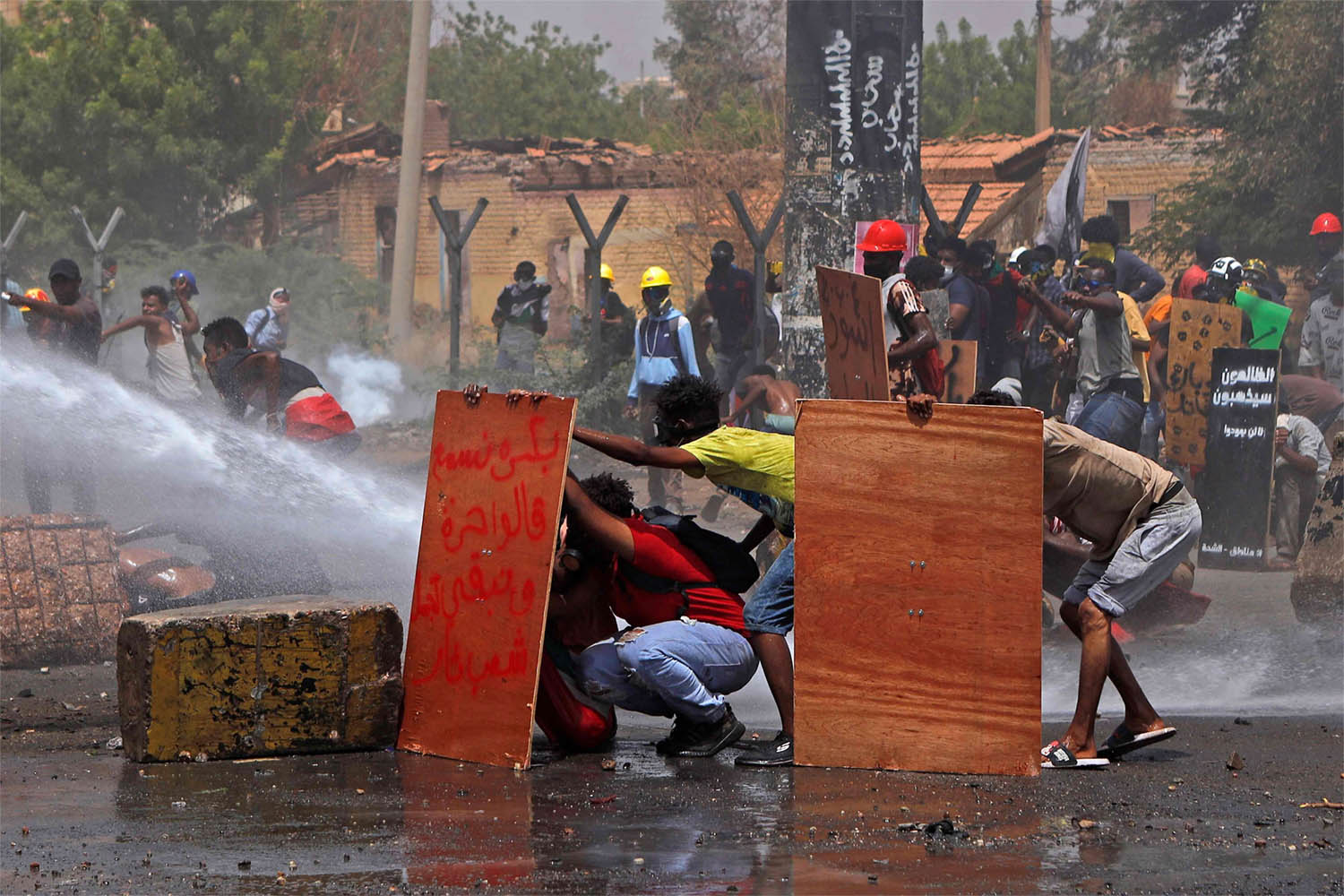 Resisting water cannon