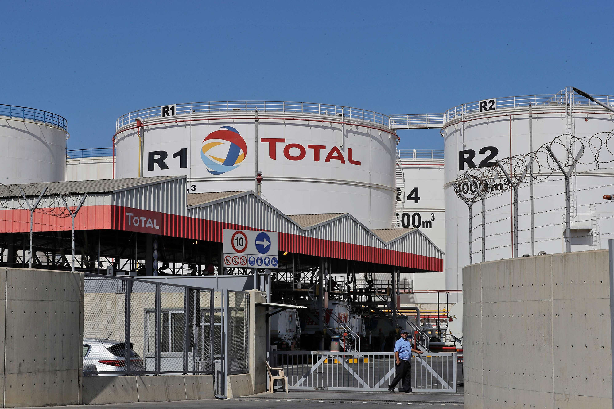 دور أكبر لفرنسا في النزاع الحدودي البحري