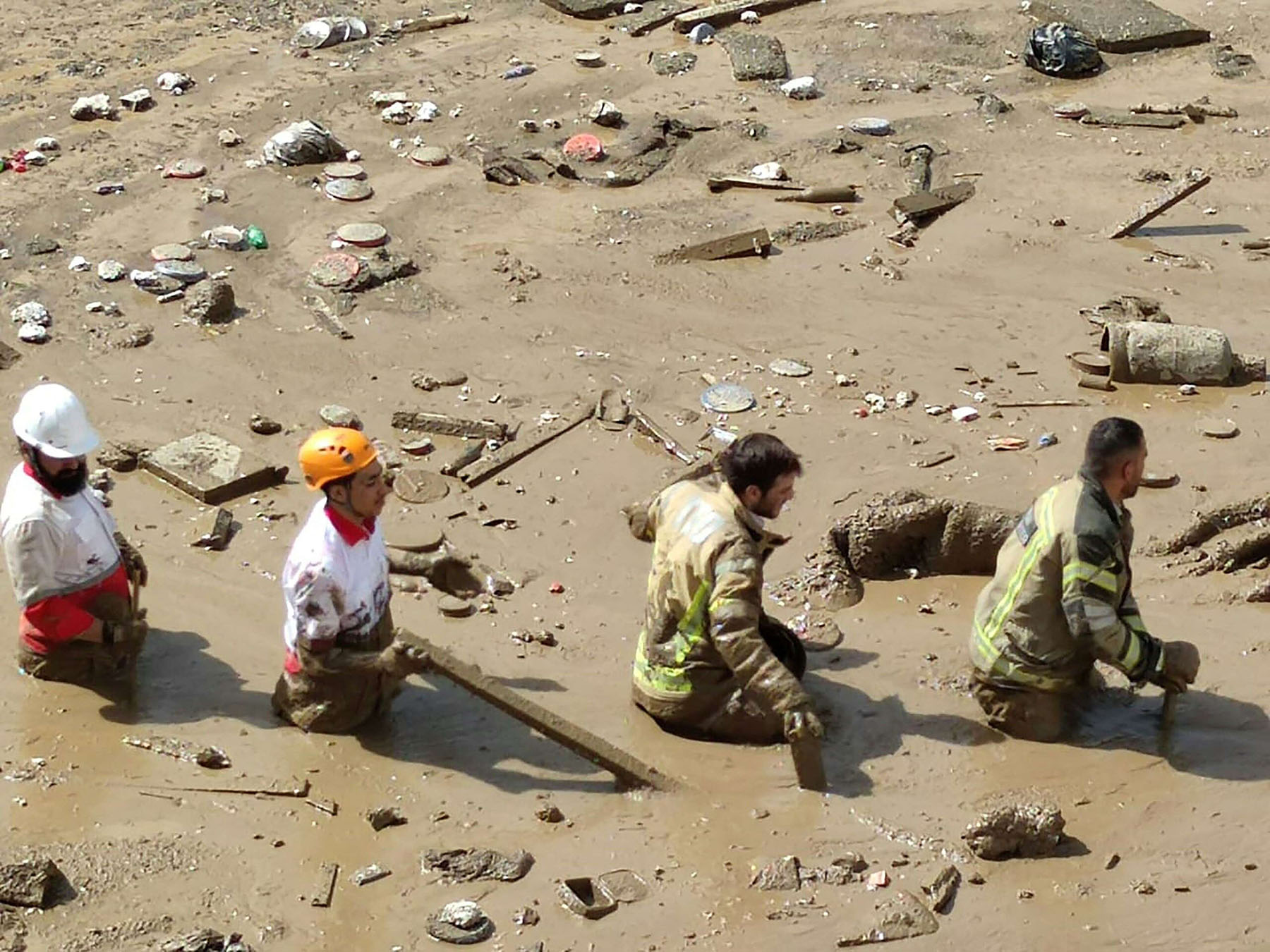 ايران تعاني من السيول والجفاف معا