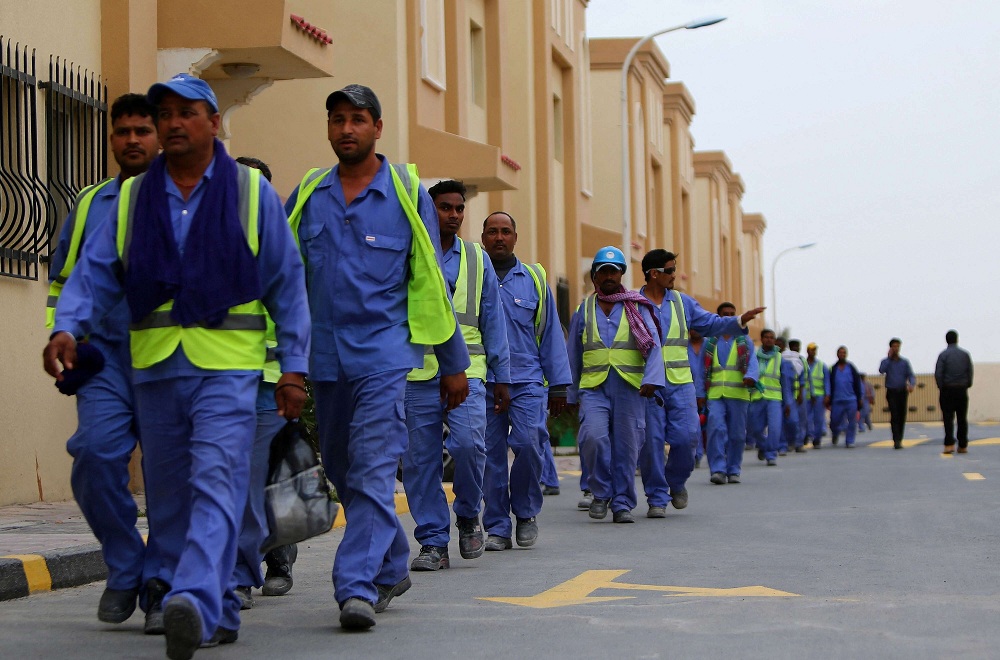 طرد قطر لعمال أجانب يأتي قبل 3 أشهر من مونديال 2022