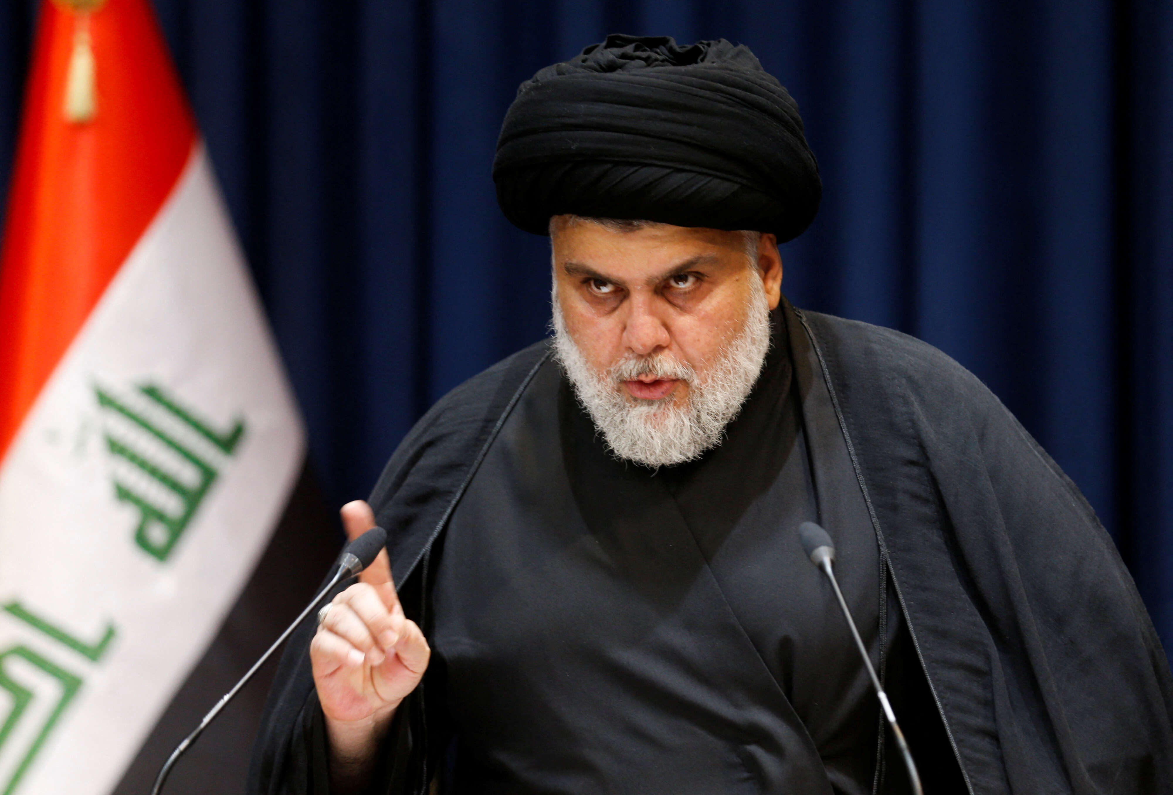 "لن أجالس الفاسدين"