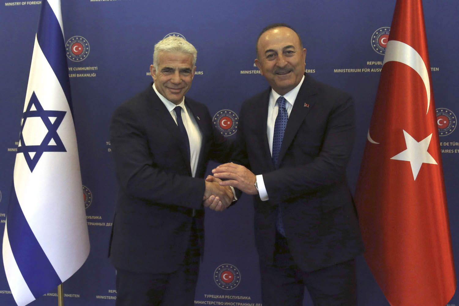 وزير الخارجية التركي مولود جاويش أوغلو يستقبل وزير الخارجية الإسرائيلي/رئيس الوزراء يائير لابيد