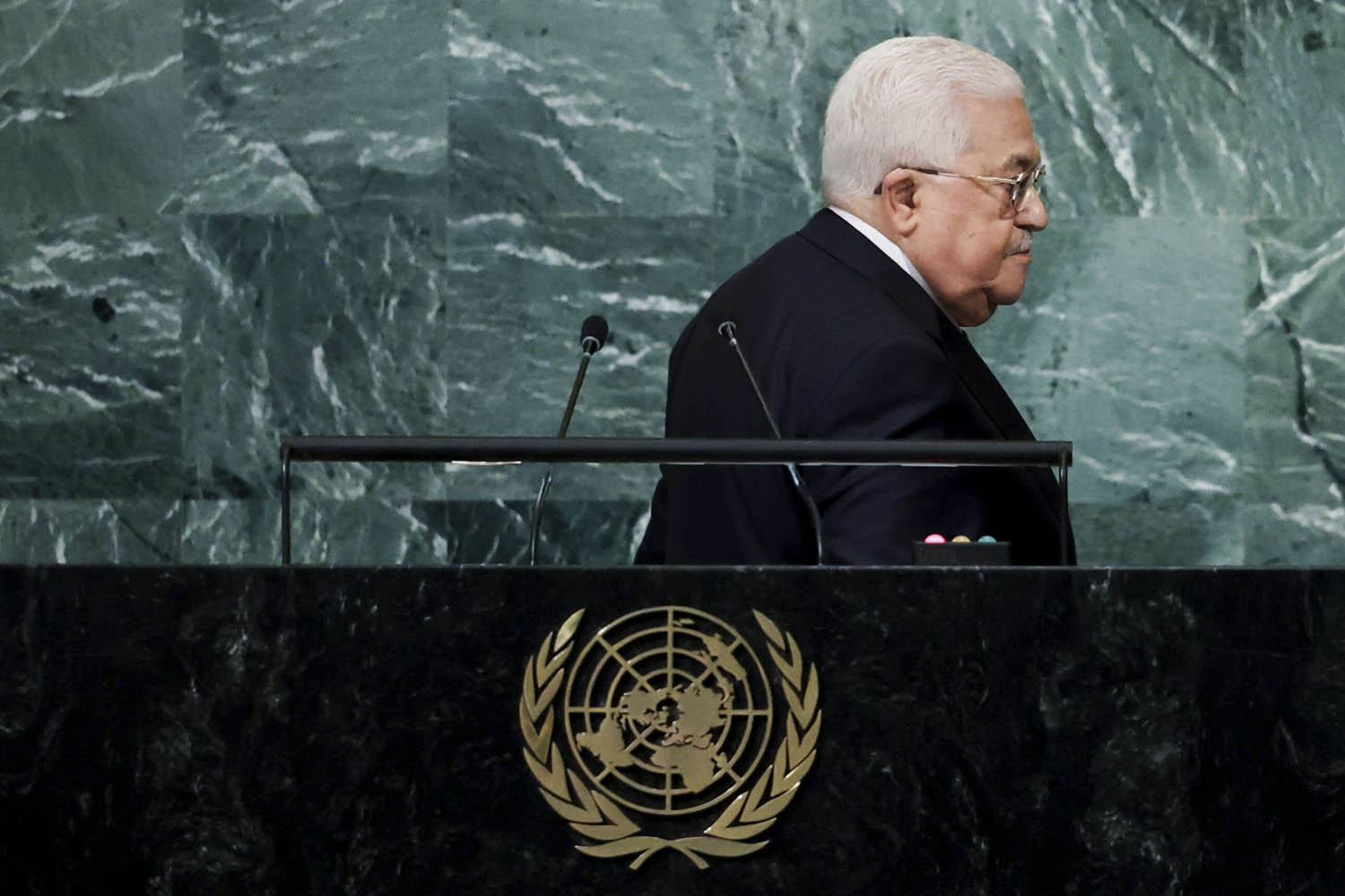 الرئيس الفلسطيني محمود عباس بعد القائه الكلمة في الجمعية العامة للأمم المتحدة