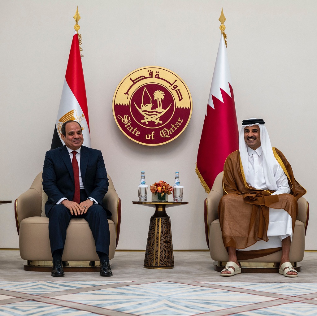 أمير قطر كان في مقدمة مستقبلي الرئيس المصري