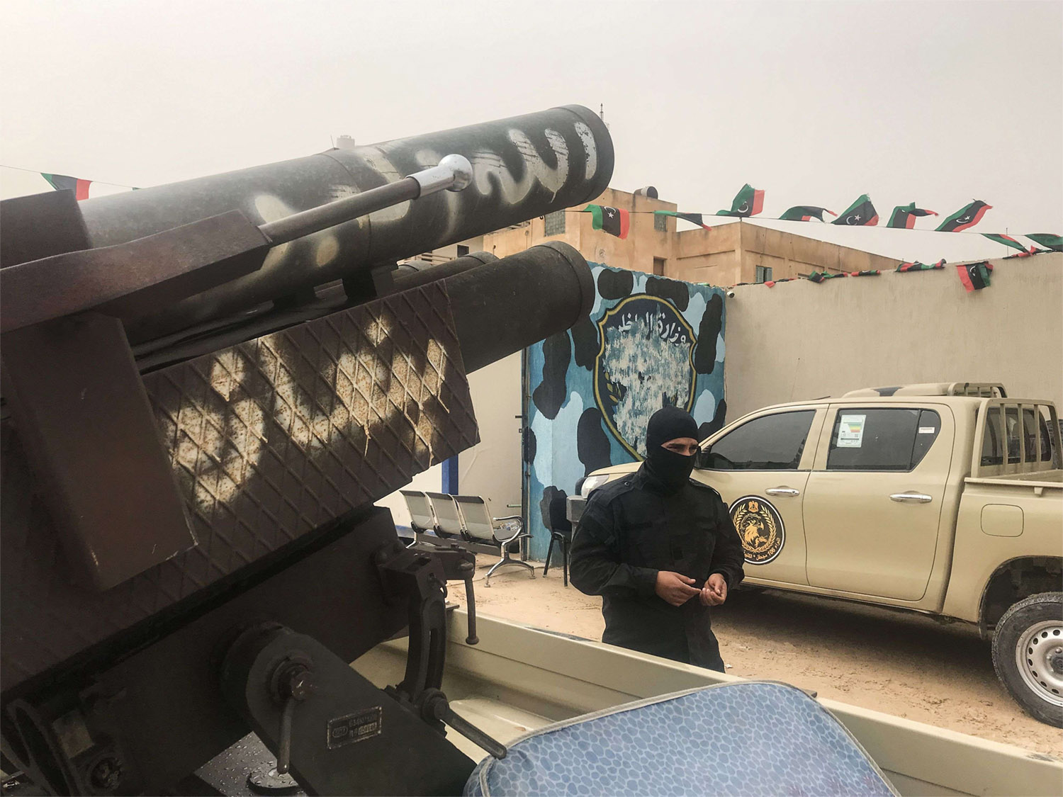 The fighting trapped dozens of families living in the area for hours