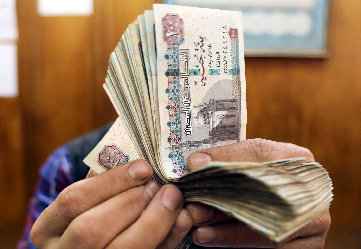 Following the central bank’s announcement, the Egyptian pound dropped in value against the US dollar 