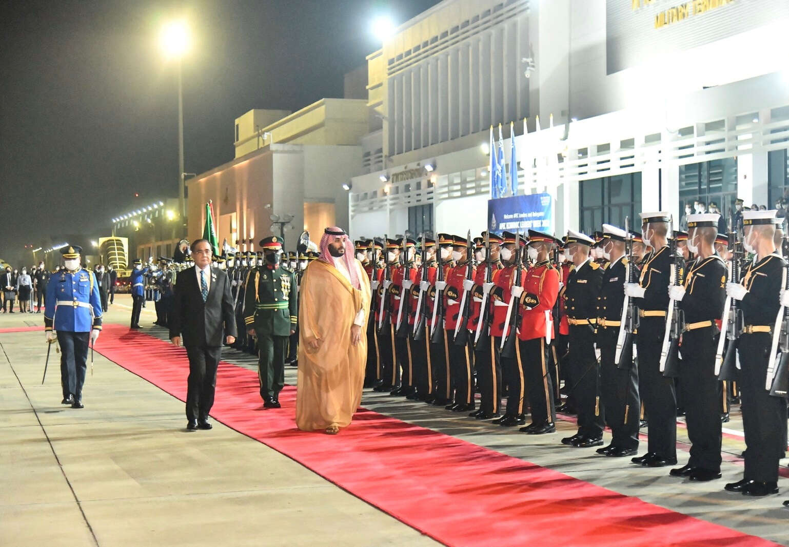 الأمير محمد بلن سلمان في قمة منتدى التعاون الاقتصادي في آسيا والمحيط الهادي (أبك) في بانكوك 