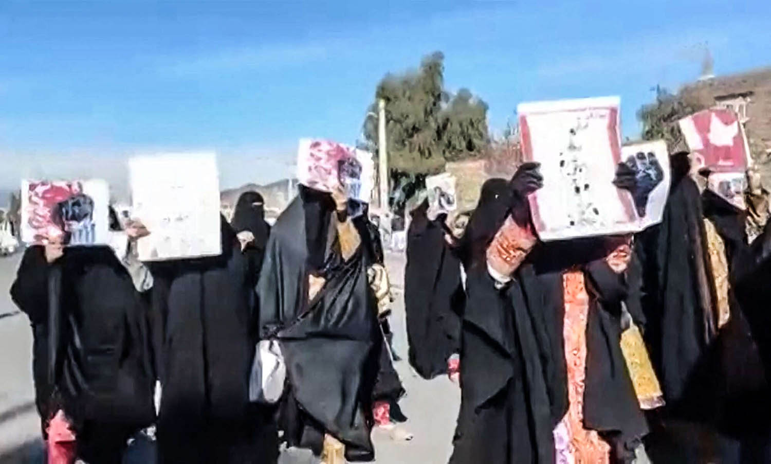 تظاهرة نسائية ضد السلطات في سيستان-بلوشستان جنوب شرق إيران