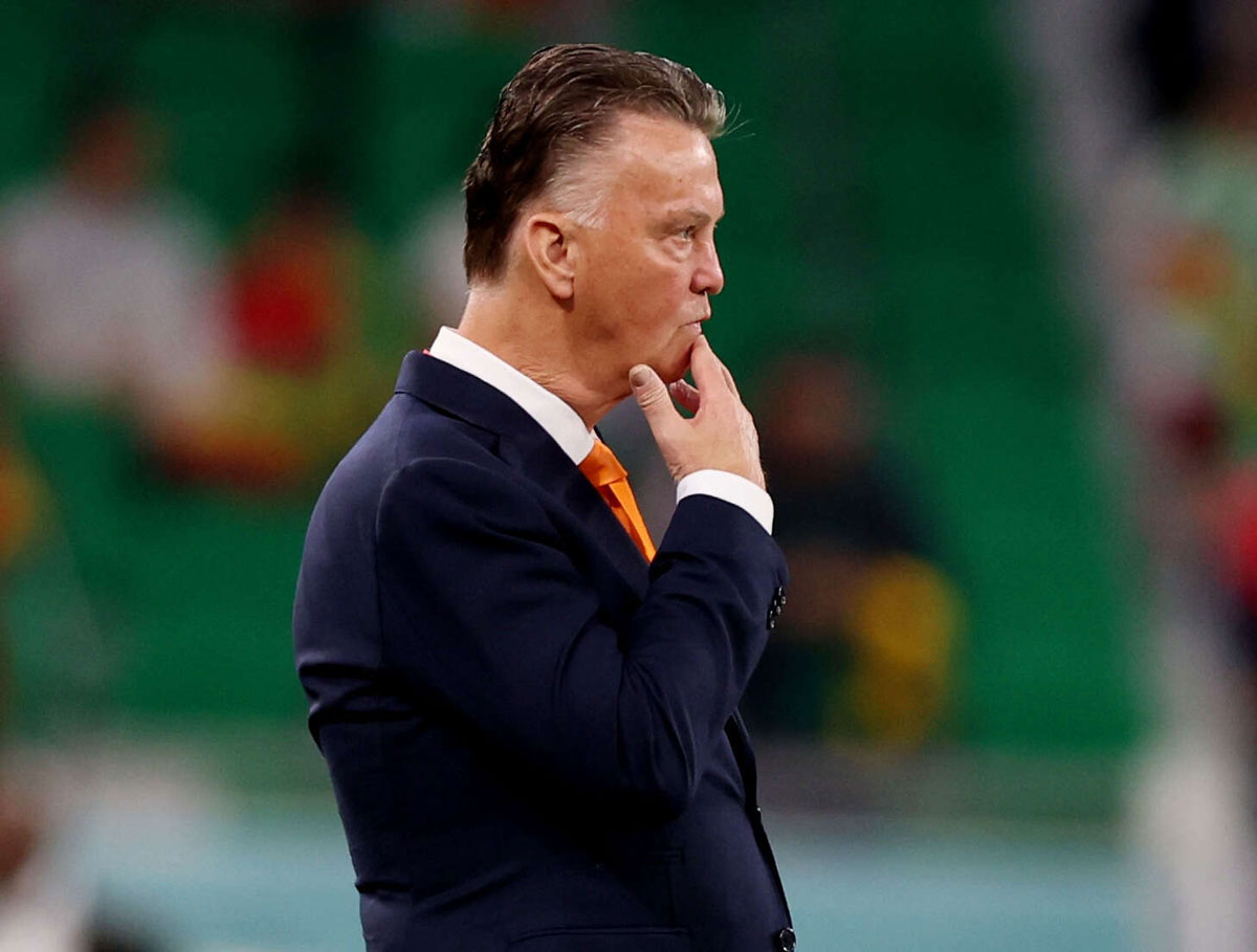 المدرب المخضرم فان خال اختبار تاريخي للشاب سكالوني 