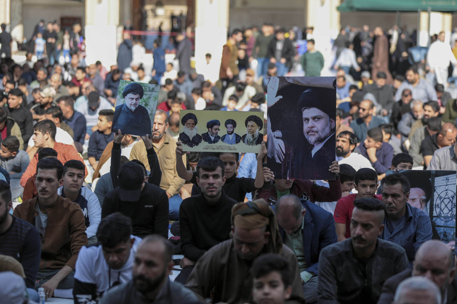 تجمع للصدريين في مسجد الكوفة