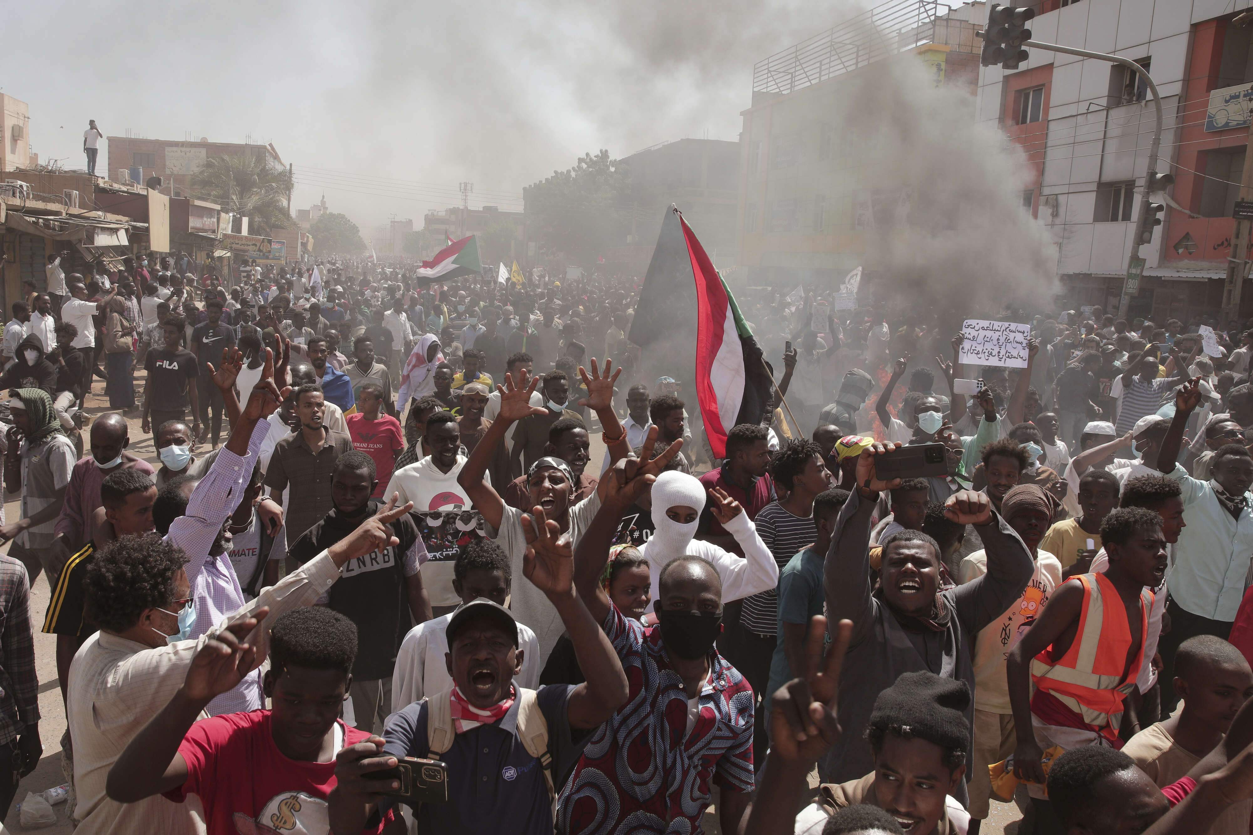 سودانيون يتظاهرون رفضا للاتفاق
