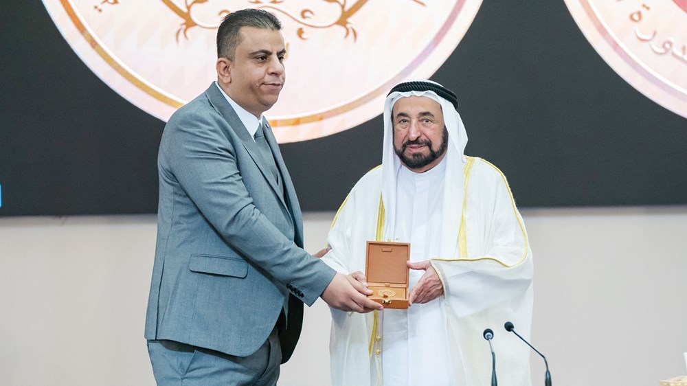حاكم الشارقة يكرم الفائزين بجائزة 'القوافي'
