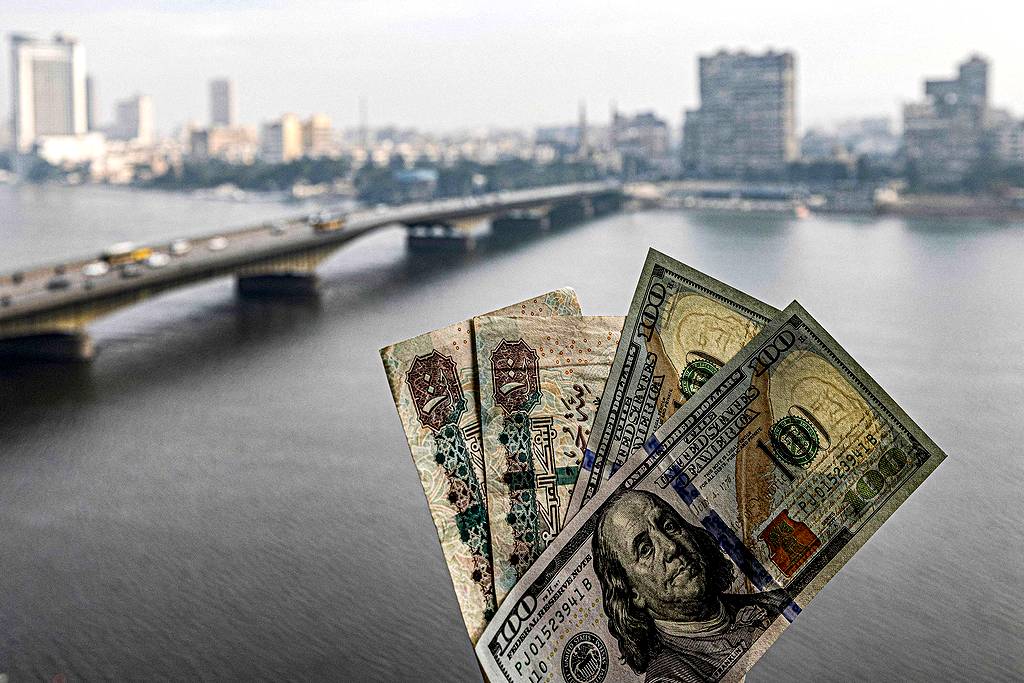 تراجع العملة امام الدولار اثر بشكل كبير على المقدرة الشرائية