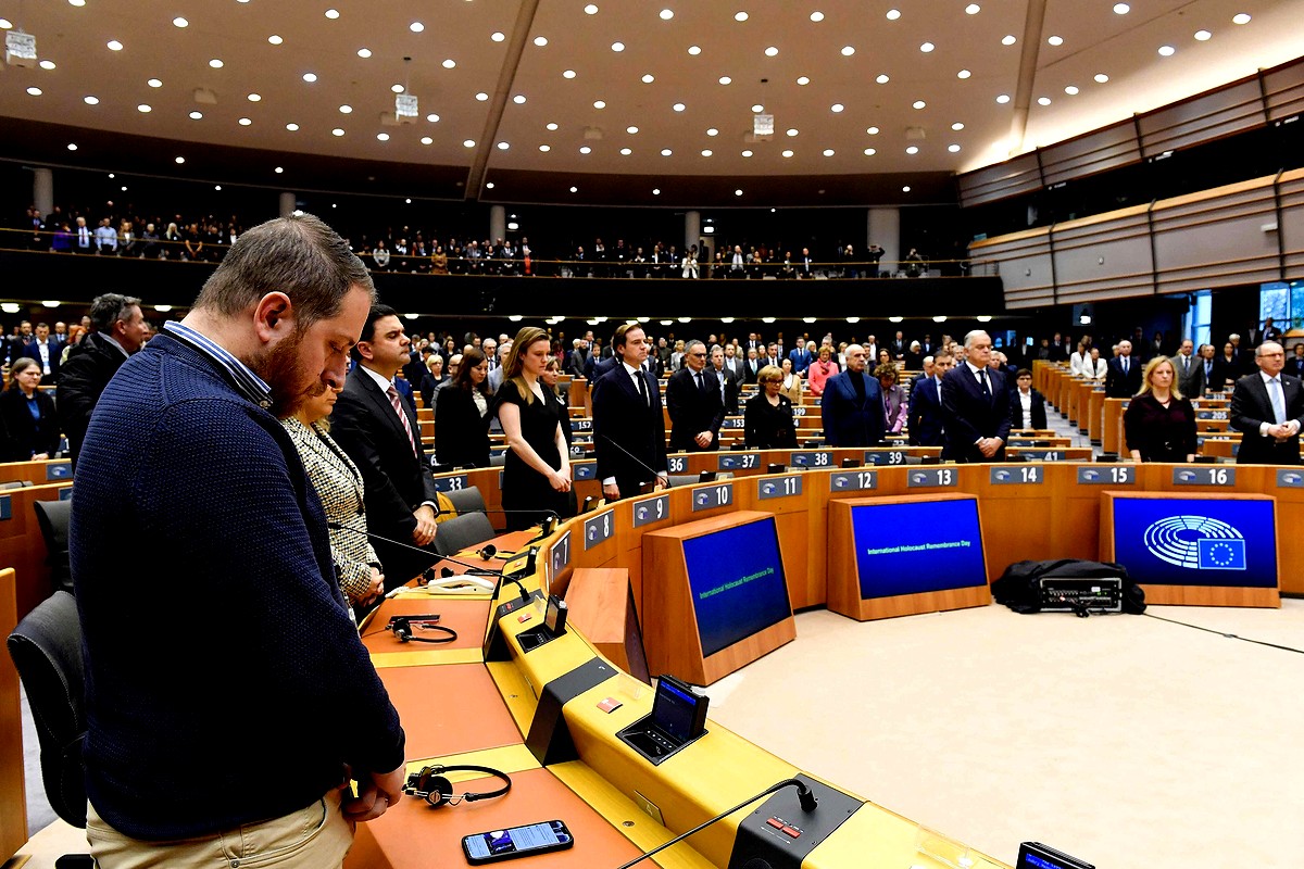 البرلمان الأوروبي يتمسك بضرورة محاسبة المتورطين في فضيحة الفساد المالي 