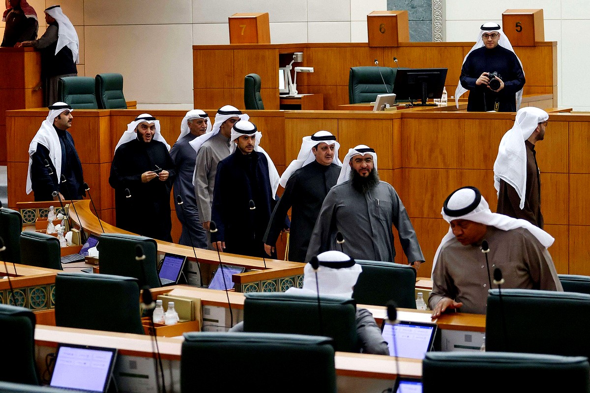 مطالب نواب المعارضة الشعبوية أفضت إلى اغراق الكويت في الشلل السياسي