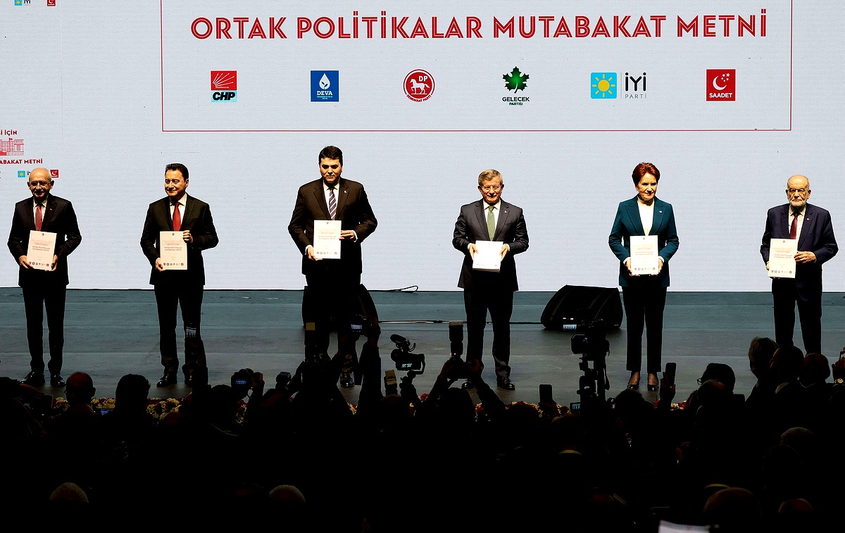 معارضو أردوغان يتعهدون بجعل ملاحقة أي حزب سياسي بهدف حظره مرتبطة بموافقة البرلمان.