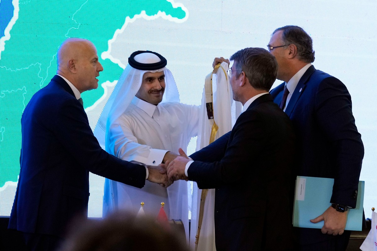 قطر عملت على مسار مواز لجهود سعودية غربية لحلحة أزمة لبنان وانتزعت مكاسب اقتصادية من الازمة القائمة