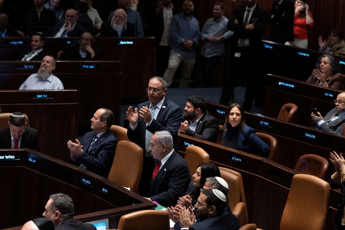 المعارضة الإسرائيلية تتهم نتنياهو بالسعي لتقويض النظام القضائي الذي وجه له تهما ينفيها