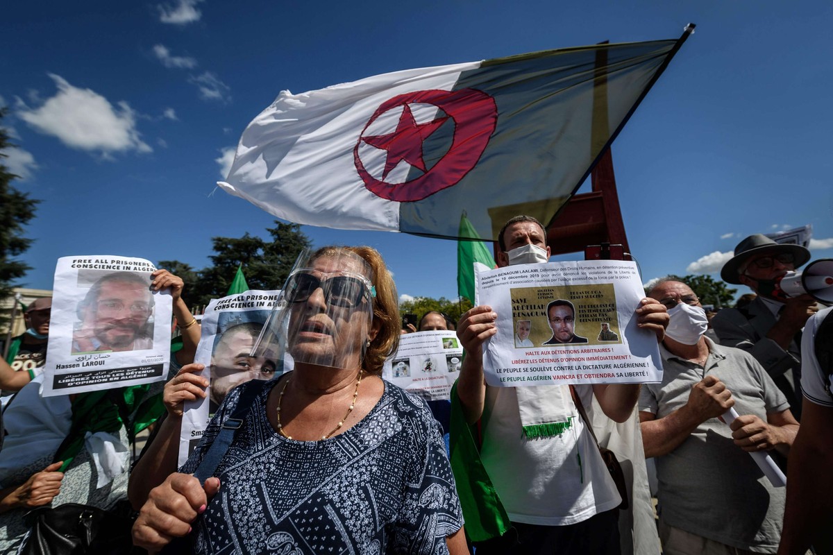 السلطة الجزائرية تشدد من قبضتها لقمع حقوق الانسان