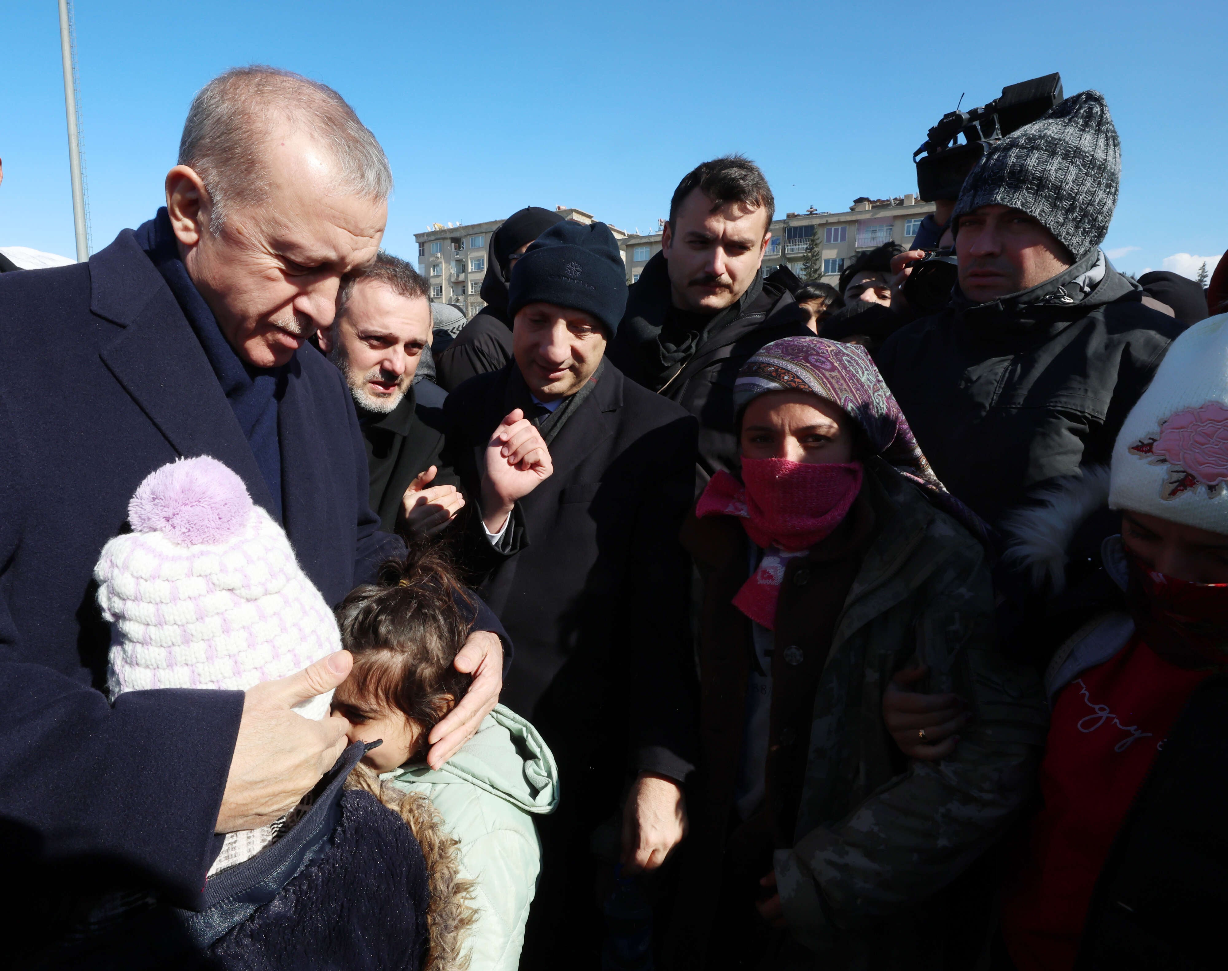 اردوغان يعترف بثغرات في جهود انقاذ السكان
