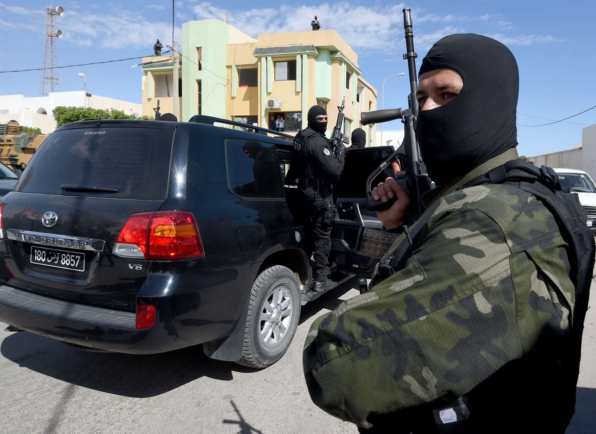 السلطات تؤكد انها ستكشف مزيدا من التفاصيل حول التجاوزات في تونس