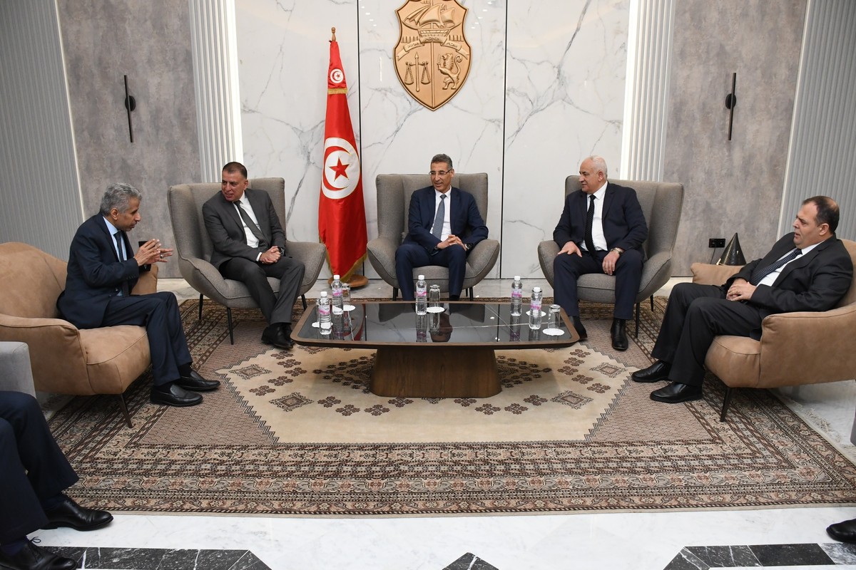 وزير الداخلية التونسي يؤكد تشبث تونس بثقافة الاعتراف بالآخر واحتضانه