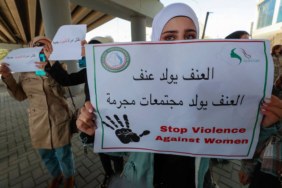 عراقيات يتظاهرن ضد العنف ضد المرأة