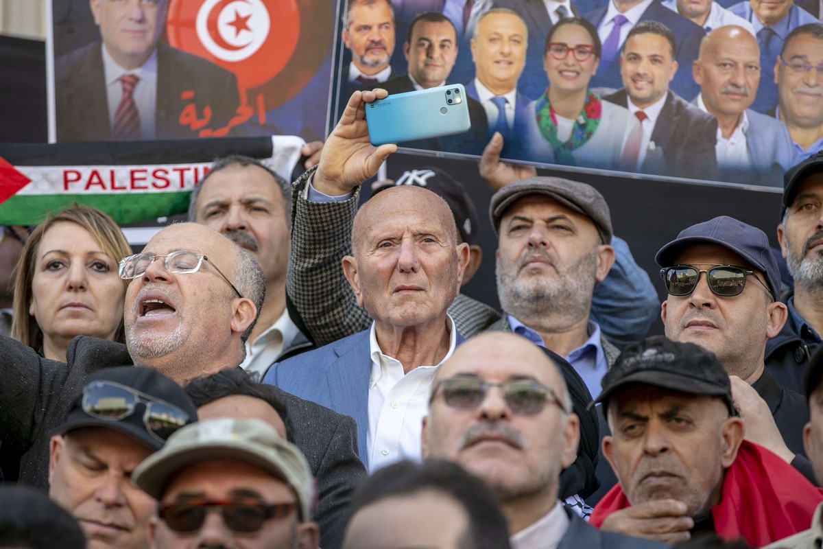 نجيب الشابي يسعى لقطع الدعم الخارجي لتونس