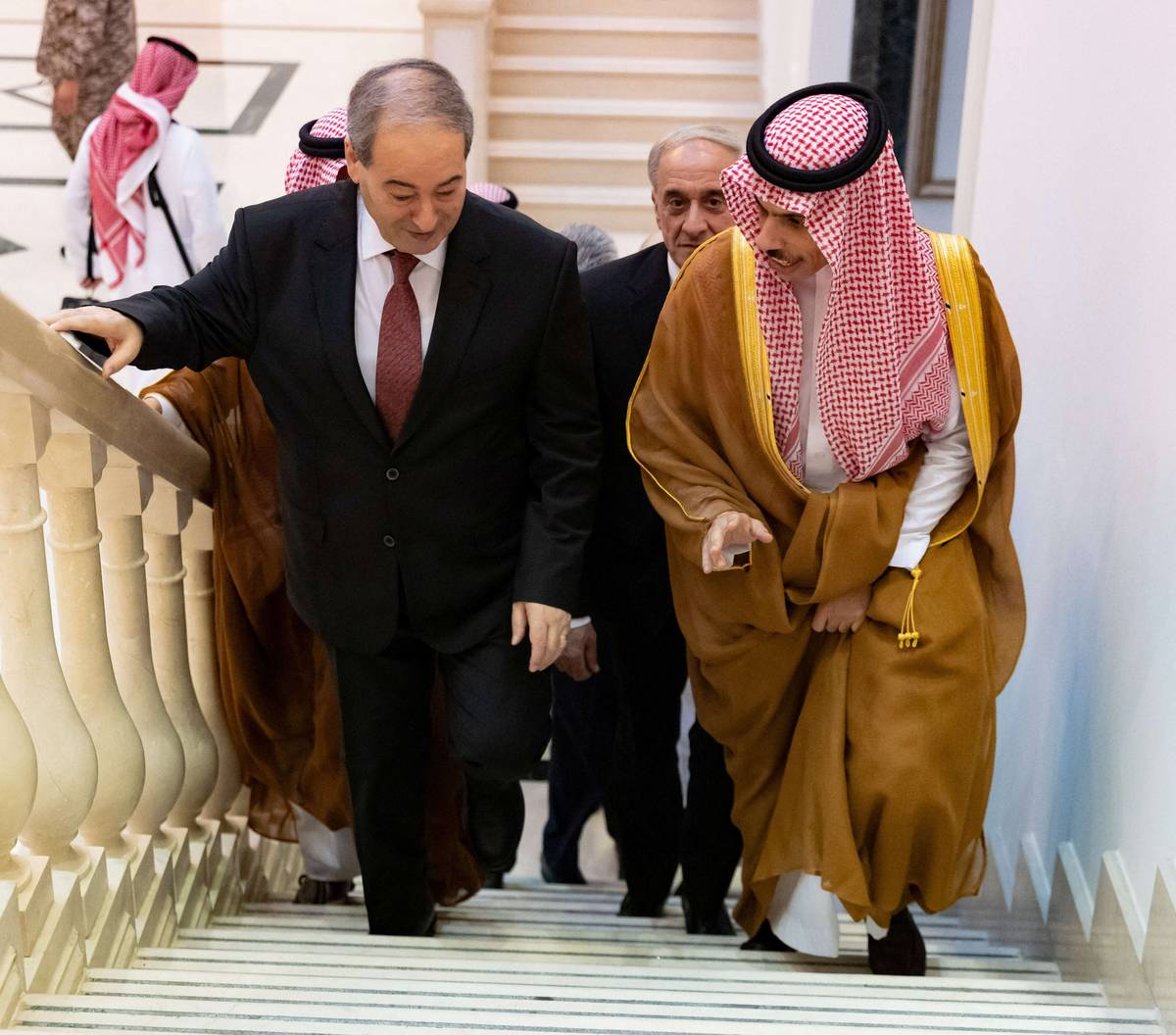 وزير الخارجية السعودي الأمير فيصل بن فرحان يستقبل وزير الخارجية السوري فيصل المقداد