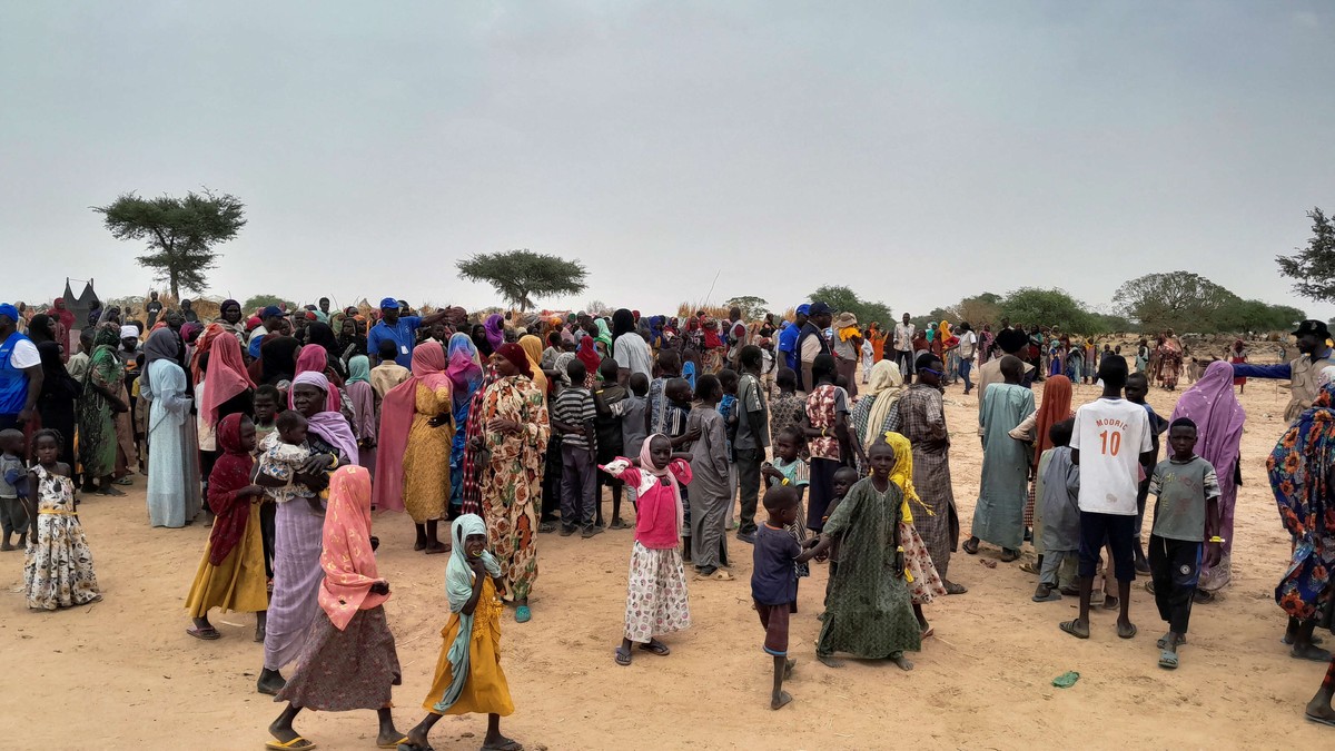 المدنيون في السودان يفرون عبر الحدود
