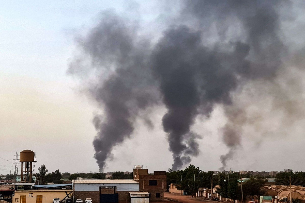 سحب الدخان الناتجة عن انفجار القنابل لا تزال تتصاعد رغم الهدنة