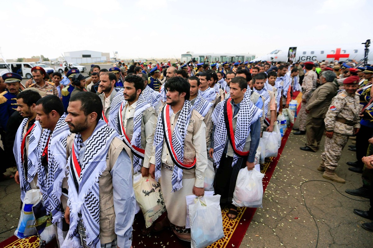 ملف الأسرى عقدة أخرى تعطل جهود احياء مفاوضات السلام اليمنية