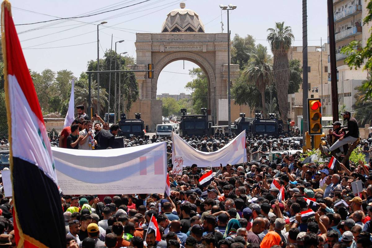 احتجاج لعراقيين أمام مدخل المنطقة الخضراء
