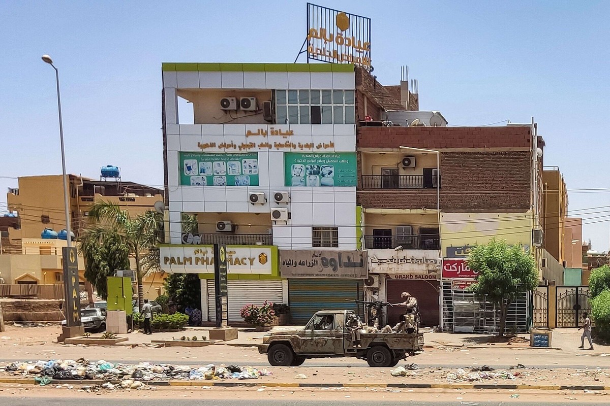 دورية لقوات الدعم السريع لحماية مشآت وممتلكات عامة وخاصة من عمليات النهب