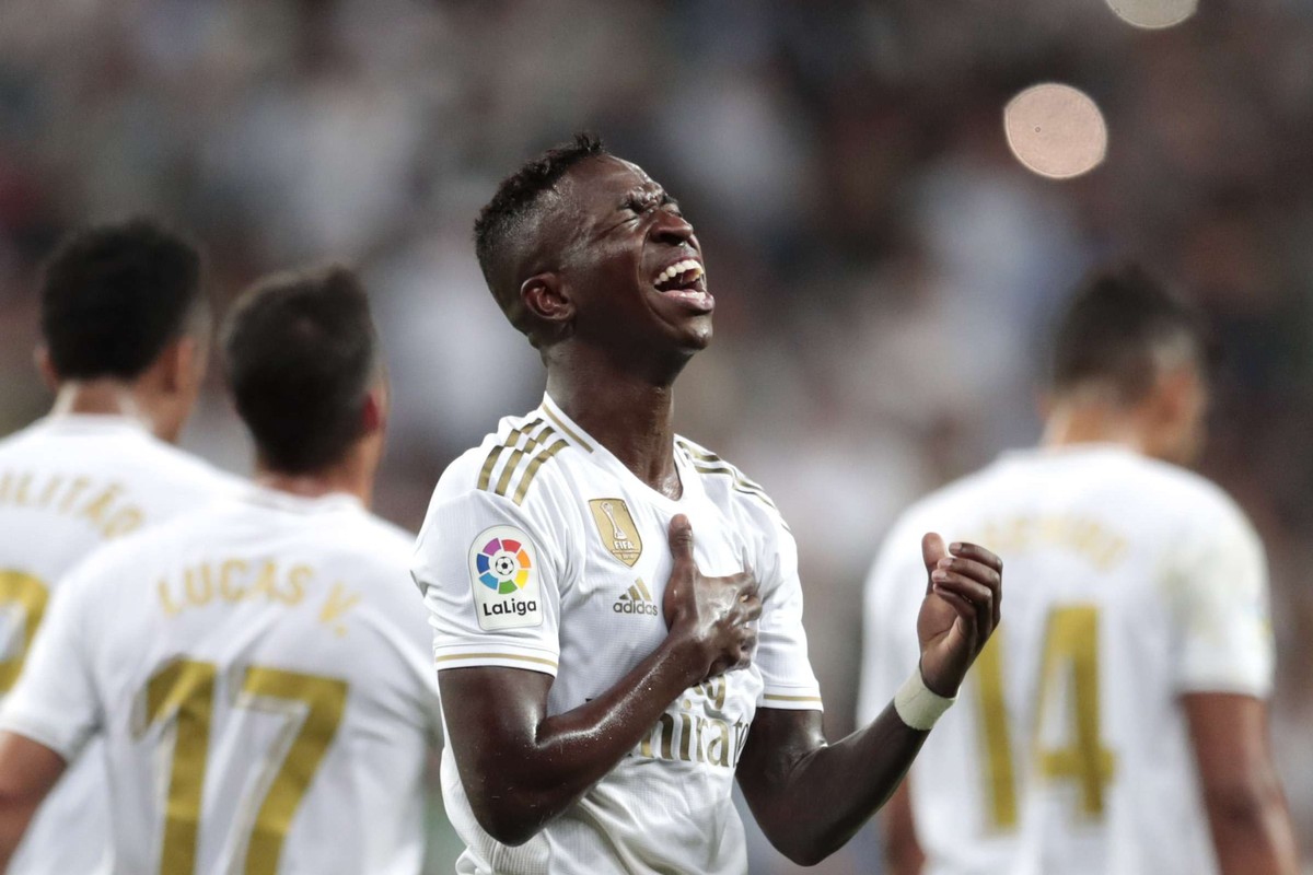 الاهانات العنصرية التي تعرض لها فينيسيوس جونيور مهاجم ريال مدريد، تثير موجة من السخط الدولي