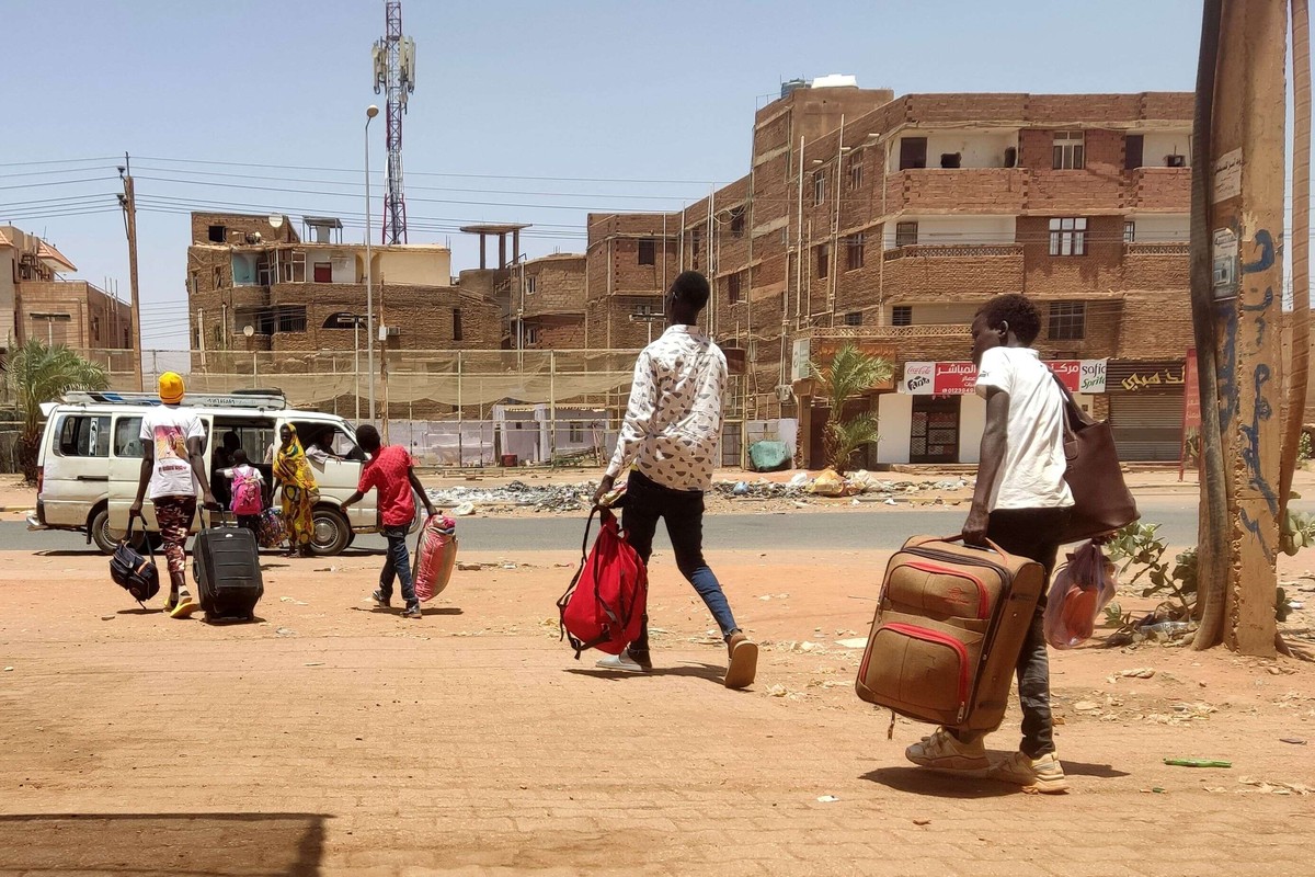 الحرب اضرت بمرافق حيوية ودفعت المدنيين للمغادرة