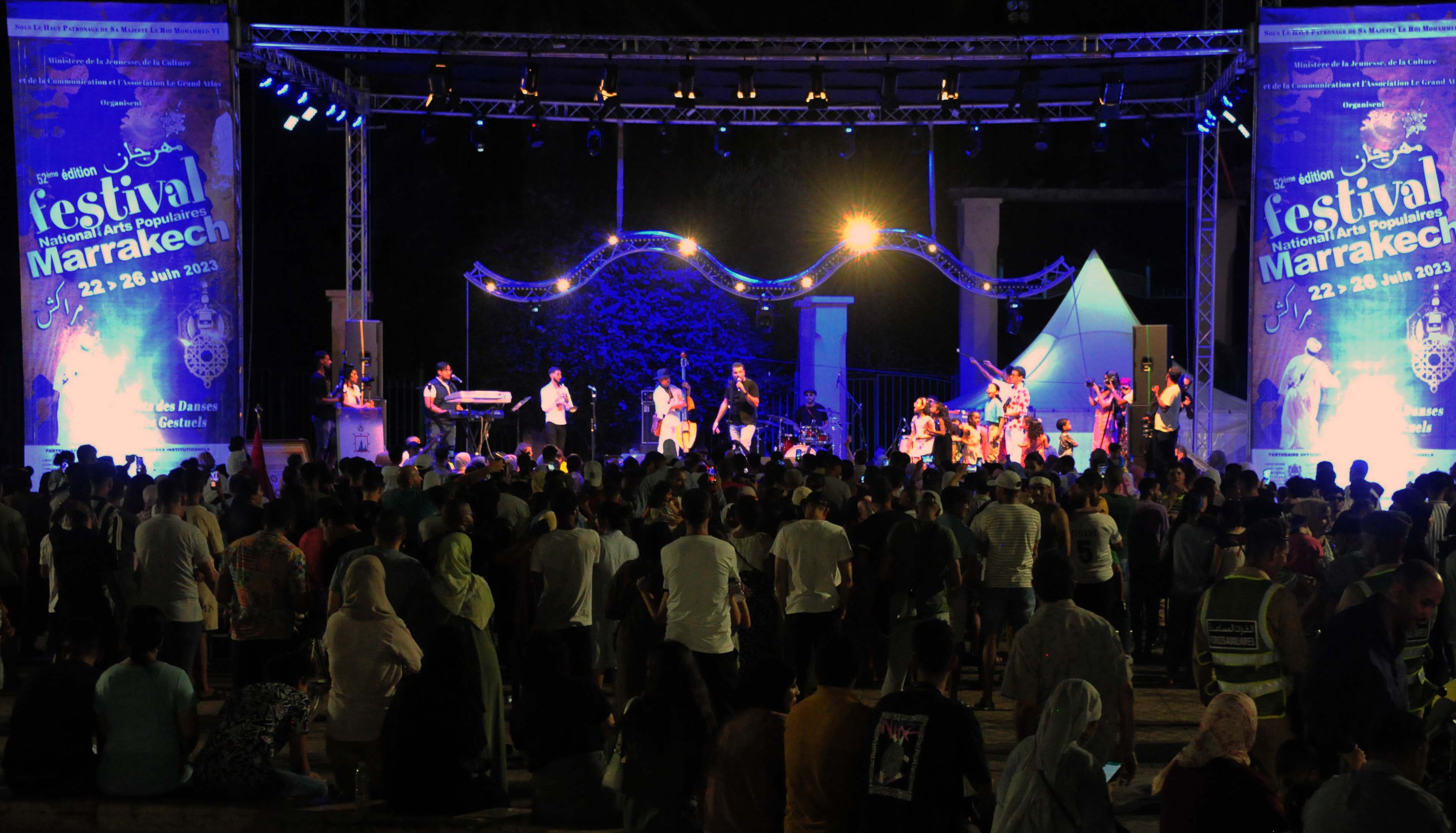 Fans dancing with Ghany Kabbadj on the stage