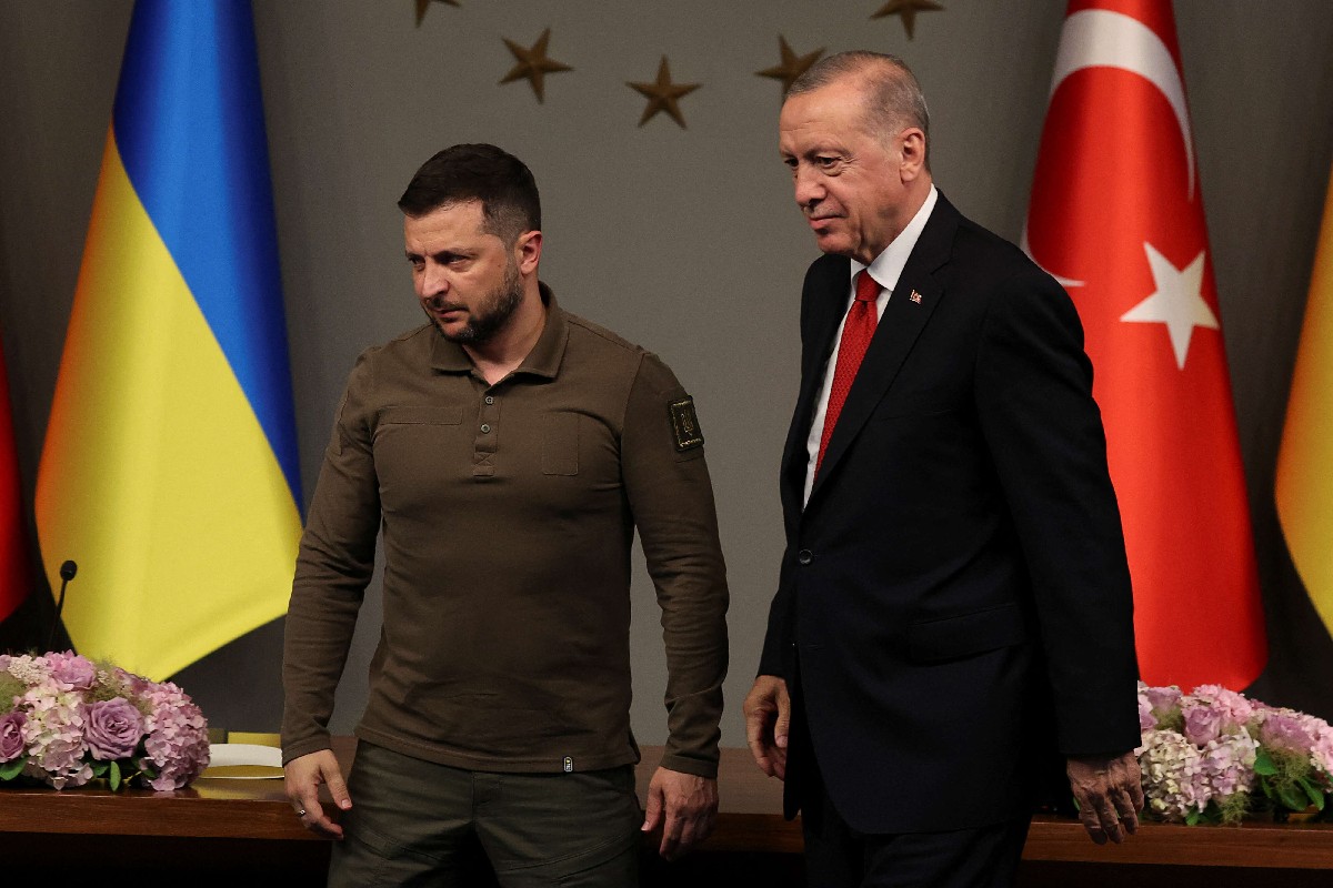 اردوغان يحتفظ بعلاقات قوية مع زيلنسكي وبوتين