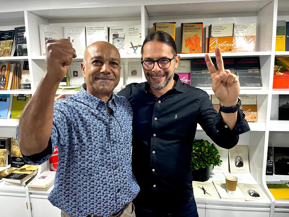 علي العامري مع نائب الرئيس الفنزويلي، وزير الاتصال والمعلومات، الشاعر فريدي نانييز