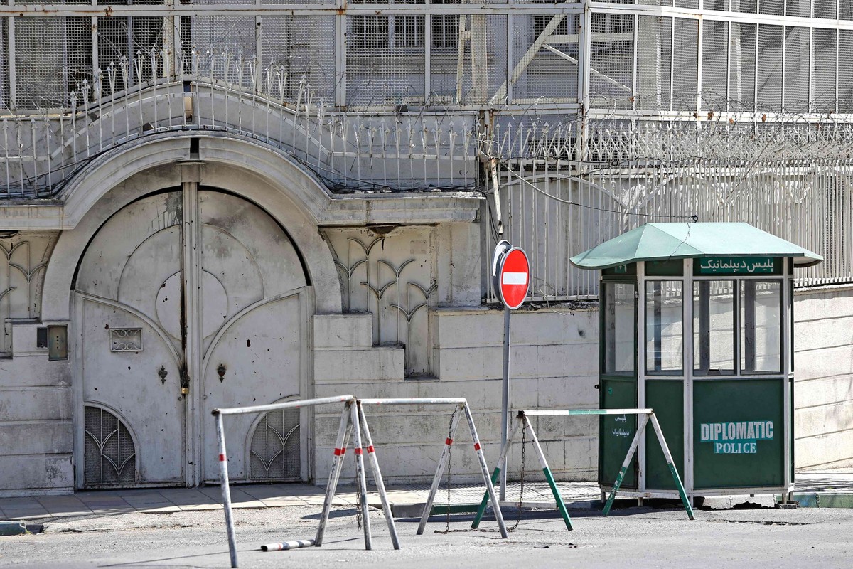 مبنى السفارة السعودية في طهران تضرر بسبب اقتحامه من قبل محتجين في 2016