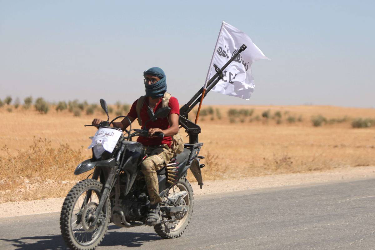 مقاتل كردي قرب منبج شمال سوريا